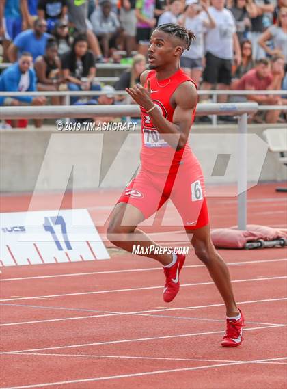 Thumbnail 1 in IHSAA Boys State Track Finals photogallery.