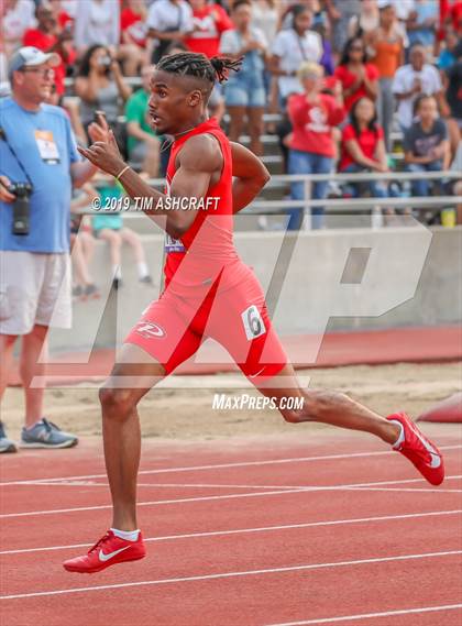 Thumbnail 2 in IHSAA Boys State Track Finals photogallery.