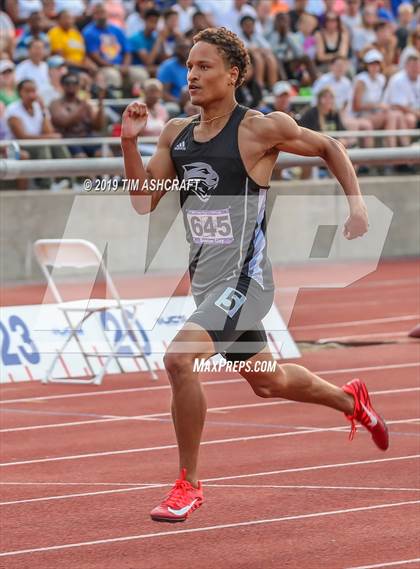 Thumbnail 2 in IHSAA Boys State Track Finals photogallery.