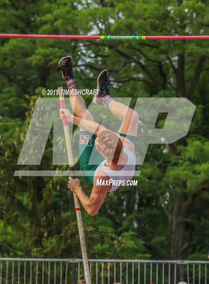 Thumbnail 1 in IHSAA Boys State Track Finals photogallery.
