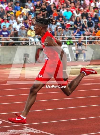 Thumbnail 2 in IHSAA Boys State Track Finals photogallery.