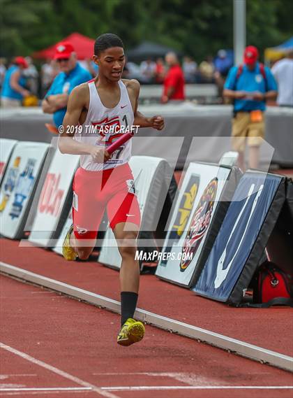Thumbnail 1 in IHSAA Boys State Track Finals photogallery.
