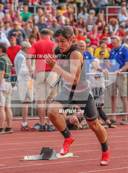 Thumbnail 2 in IHSAA Boys State Track Finals photogallery.