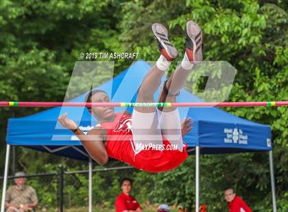 Thumbnail 3 in IHSAA Boys State Track Finals photogallery.