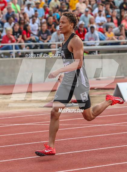 Thumbnail 3 in IHSAA Boys State Track Finals photogallery.