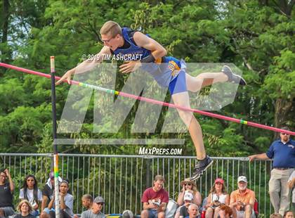 Thumbnail 1 in IHSAA Boys State Track Finals photogallery.