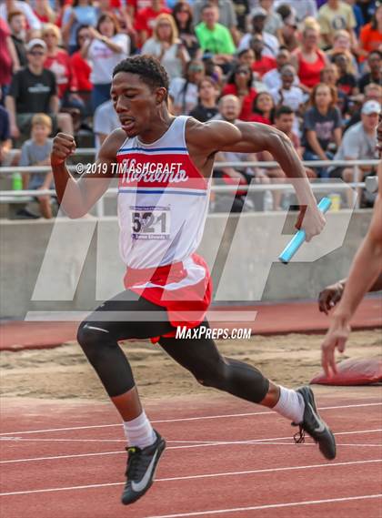 Thumbnail 3 in IHSAA Boys State Track Finals photogallery.