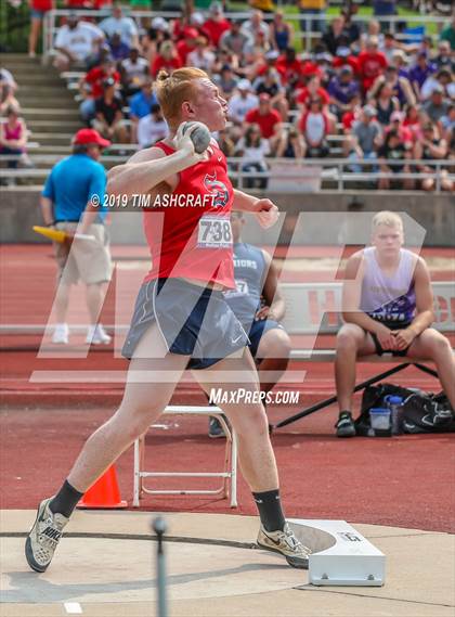 Thumbnail 2 in IHSAA Boys State Track Finals photogallery.