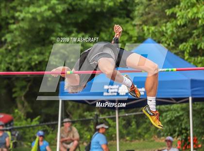 Thumbnail 1 in IHSAA Boys State Track Finals photogallery.