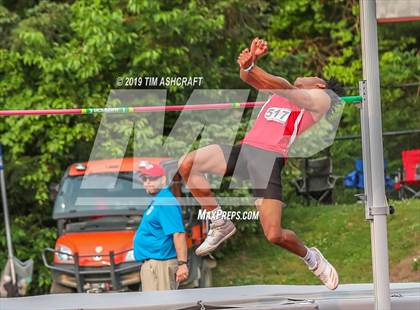 Thumbnail 1 in IHSAA Boys State Track Finals photogallery.
