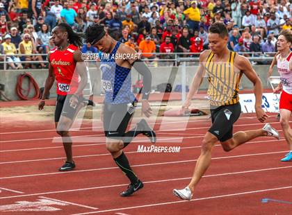 Thumbnail 3 in IHSAA Boys State Track Finals photogallery.