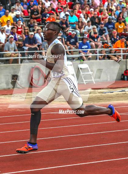 Thumbnail 2 in IHSAA Boys State Track Finals photogallery.
