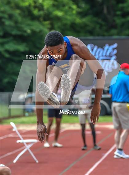 Thumbnail 1 in IHSAA Boys State Track Finals photogallery.
