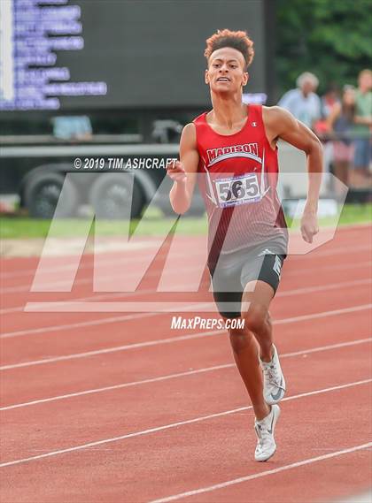 Thumbnail 3 in IHSAA Boys State Track Finals photogallery.