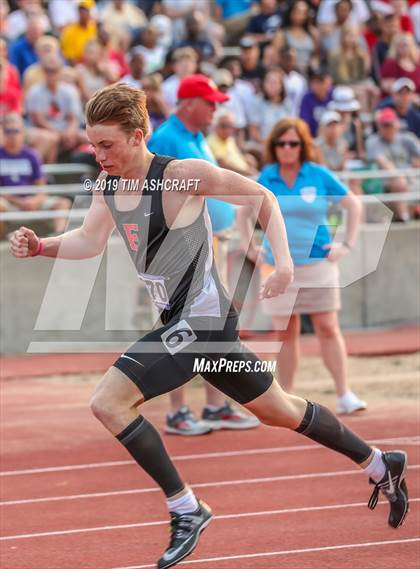Thumbnail 2 in IHSAA Boys State Track Finals photogallery.