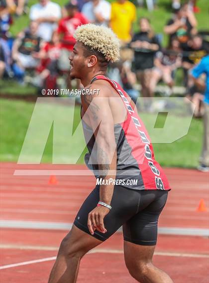 Thumbnail 1 in IHSAA Boys State Track Finals photogallery.