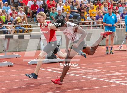 Thumbnail 1 in IHSAA Boys State Track Finals photogallery.
