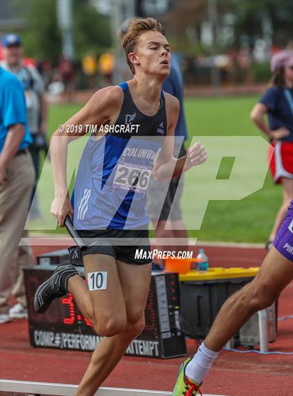 Thumbnail 2 in IHSAA Boys State Track Finals photogallery.