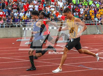 Thumbnail 3 in IHSAA Boys State Track Finals photogallery.