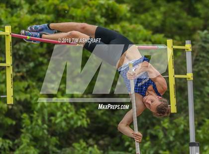 Thumbnail 3 in IHSAA Boys State Track Finals photogallery.