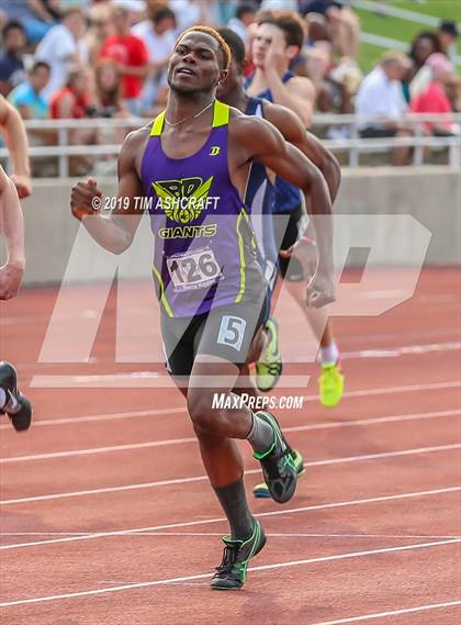 Thumbnail 3 in IHSAA Boys State Track Finals photogallery.
