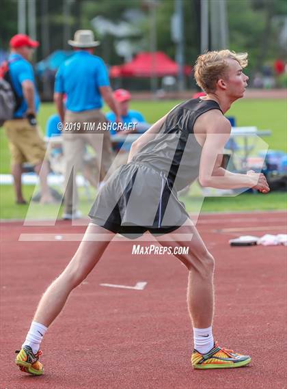 Thumbnail 1 in IHSAA Boys State Track Finals photogallery.