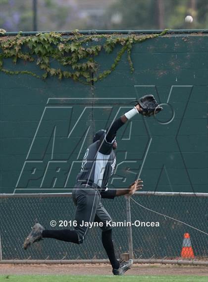 Thumbnail 3 in West Ranch vs. Murrieta Mesa photogallery.