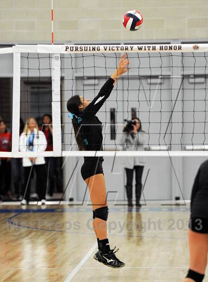 Thumbnail 1 in Santiago vs. Archbishop Mitty  (CIF State D2 Final) photogallery.