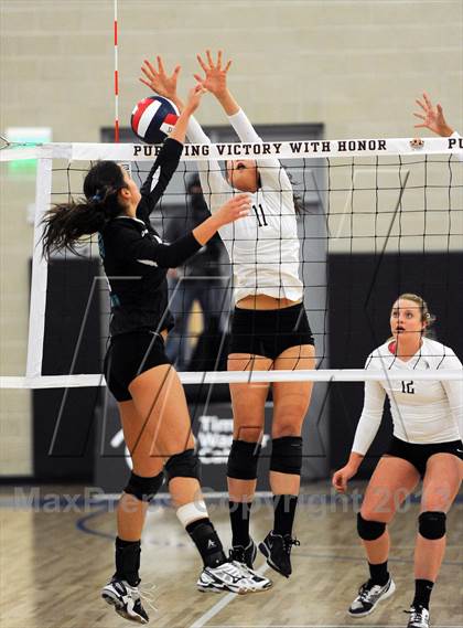 Thumbnail 1 in Santiago vs. Archbishop Mitty  (CIF State D2 Final) photogallery.