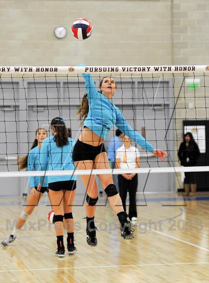 Thumbnail 1 in Santiago vs. Archbishop Mitty  (CIF State D2 Final) photogallery.