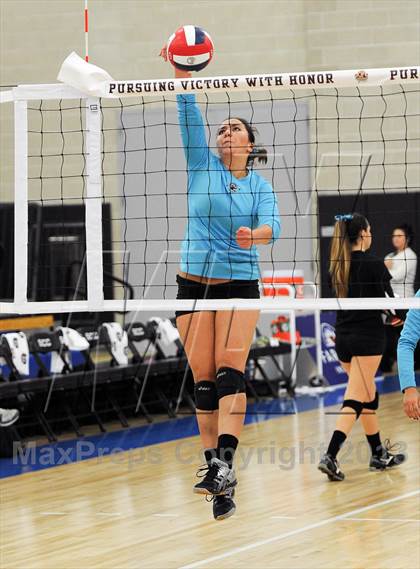 Thumbnail 1 in Santiago vs. Archbishop Mitty  (CIF State D2 Final) photogallery.