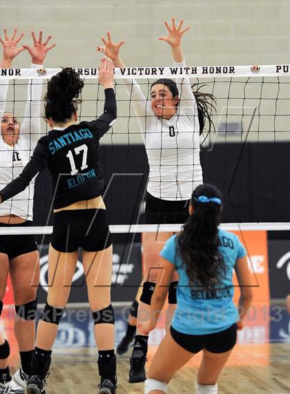 Thumbnail 3 in Santiago vs. Archbishop Mitty  (CIF State D2 Final) photogallery.
