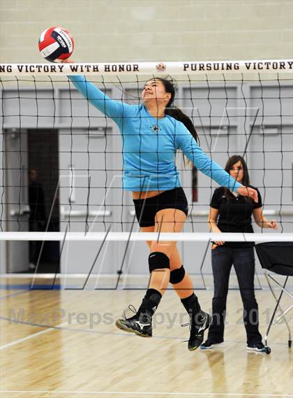 Thumbnail 3 in Santiago vs. Archbishop Mitty  (CIF State D2 Final) photogallery.