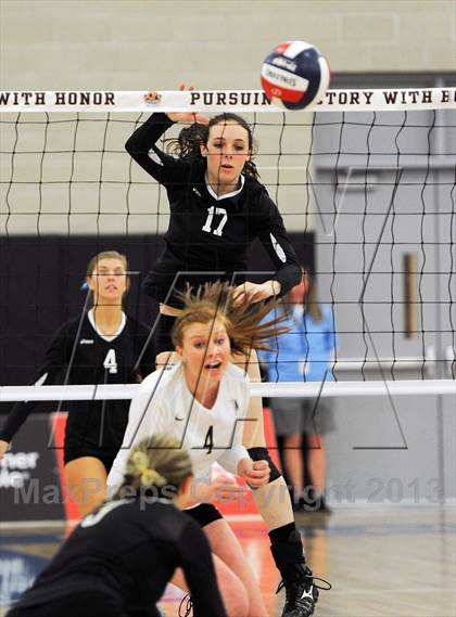 Thumbnail 2 in Santiago vs. Archbishop Mitty  (CIF State D2 Final) photogallery.