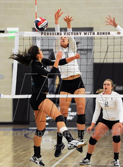 Thumbnail 2 in Santiago vs. Archbishop Mitty  (CIF State D2 Final) photogallery.