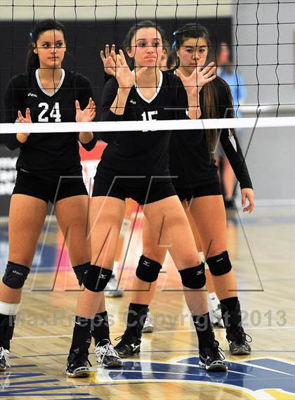 Thumbnail 1 in Santiago vs. Archbishop Mitty  (CIF State D2 Final) photogallery.