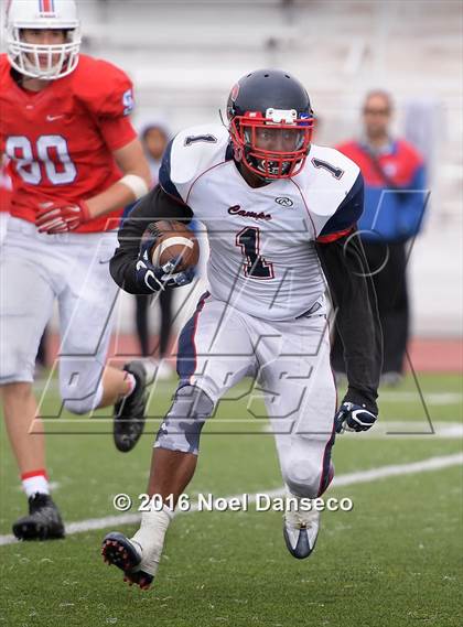 Thumbnail 1 in St. Ignatius vs. Campolindo photogallery.