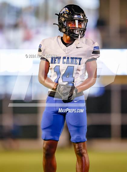 Thumbnail 1 in College Park vs New Caney photogallery.