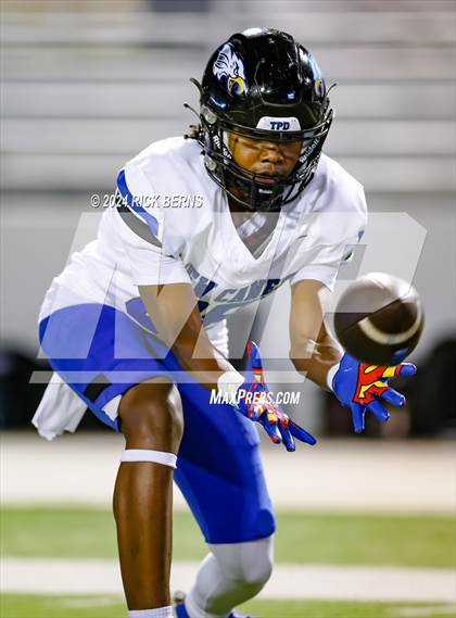 Thumbnail 2 in College Park vs New Caney photogallery.