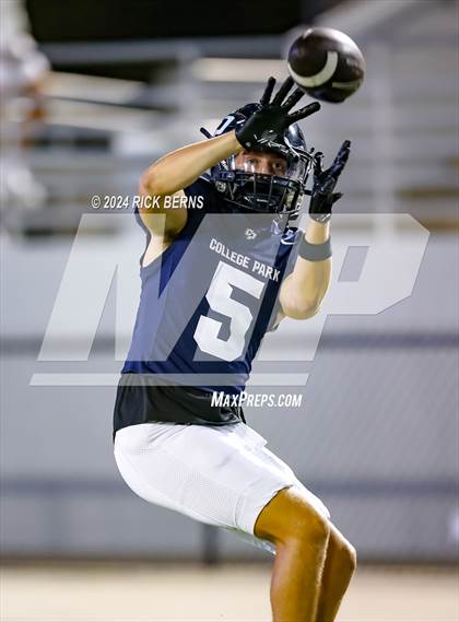 Thumbnail 3 in College Park vs New Caney photogallery.