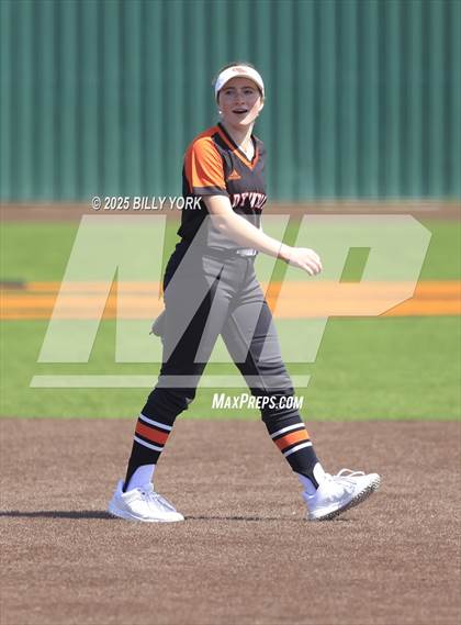 Thumbnail 2 in Grand Saline vs Mineola photogallery.