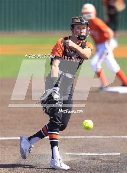 Thumbnail 3 in Grand Saline vs Mineola photogallery.