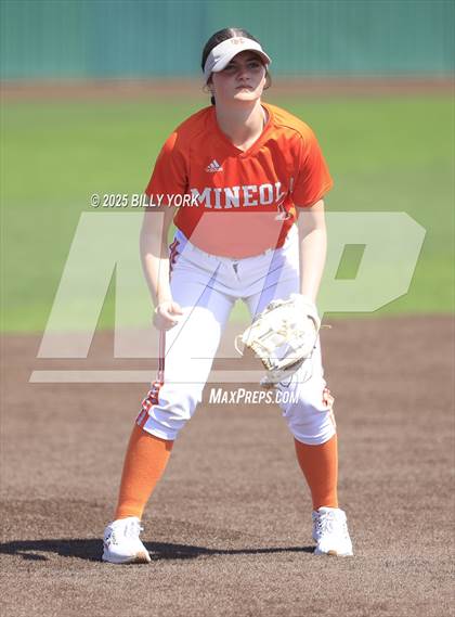 Thumbnail 2 in Grand Saline vs Mineola photogallery.