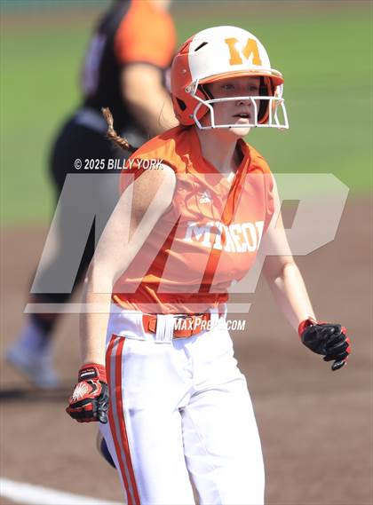 Thumbnail 2 in Grand Saline vs Mineola photogallery.
