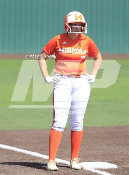 Thumbnail 2 in Grand Saline vs Mineola photogallery.