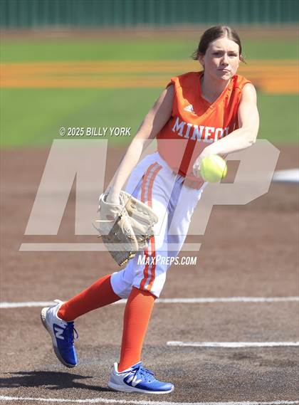 Thumbnail 2 in Grand Saline vs Mineola photogallery.