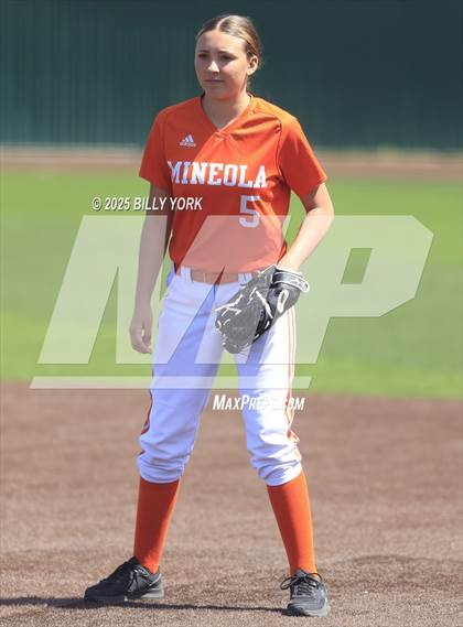 Thumbnail 3 in Grand Saline vs Mineola photogallery.