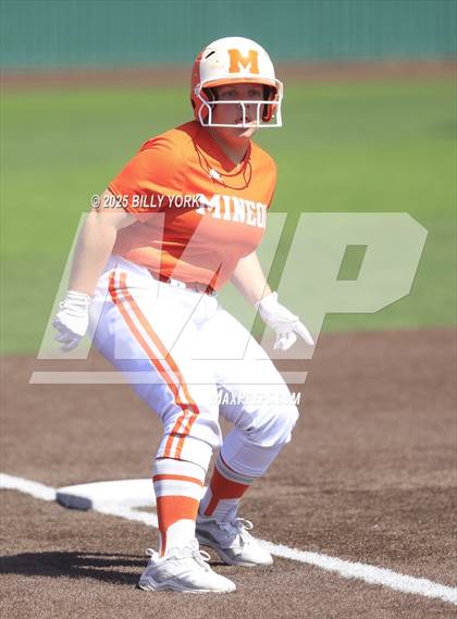 Thumbnail 2 in Grand Saline vs Mineola photogallery.