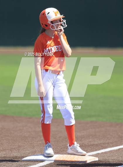 Thumbnail 2 in Grand Saline vs Mineola photogallery.