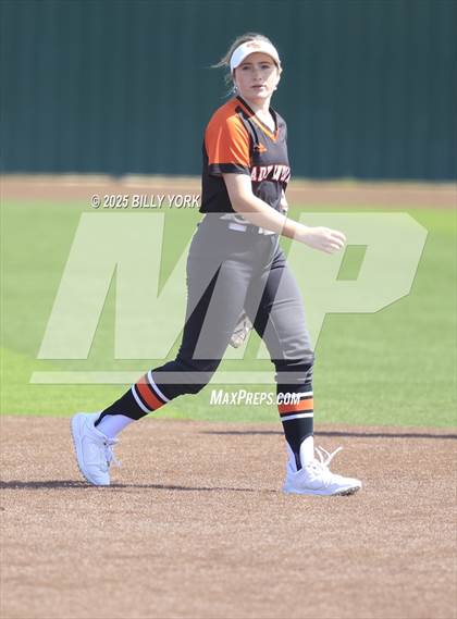 Thumbnail 3 in Grand Saline vs Mineola photogallery.